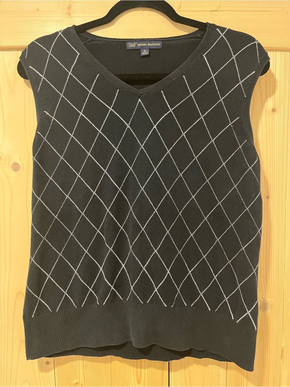 Woman’s 346 Brooks Brothers Black Argyle V-Neck Sweater Vest ⛳️